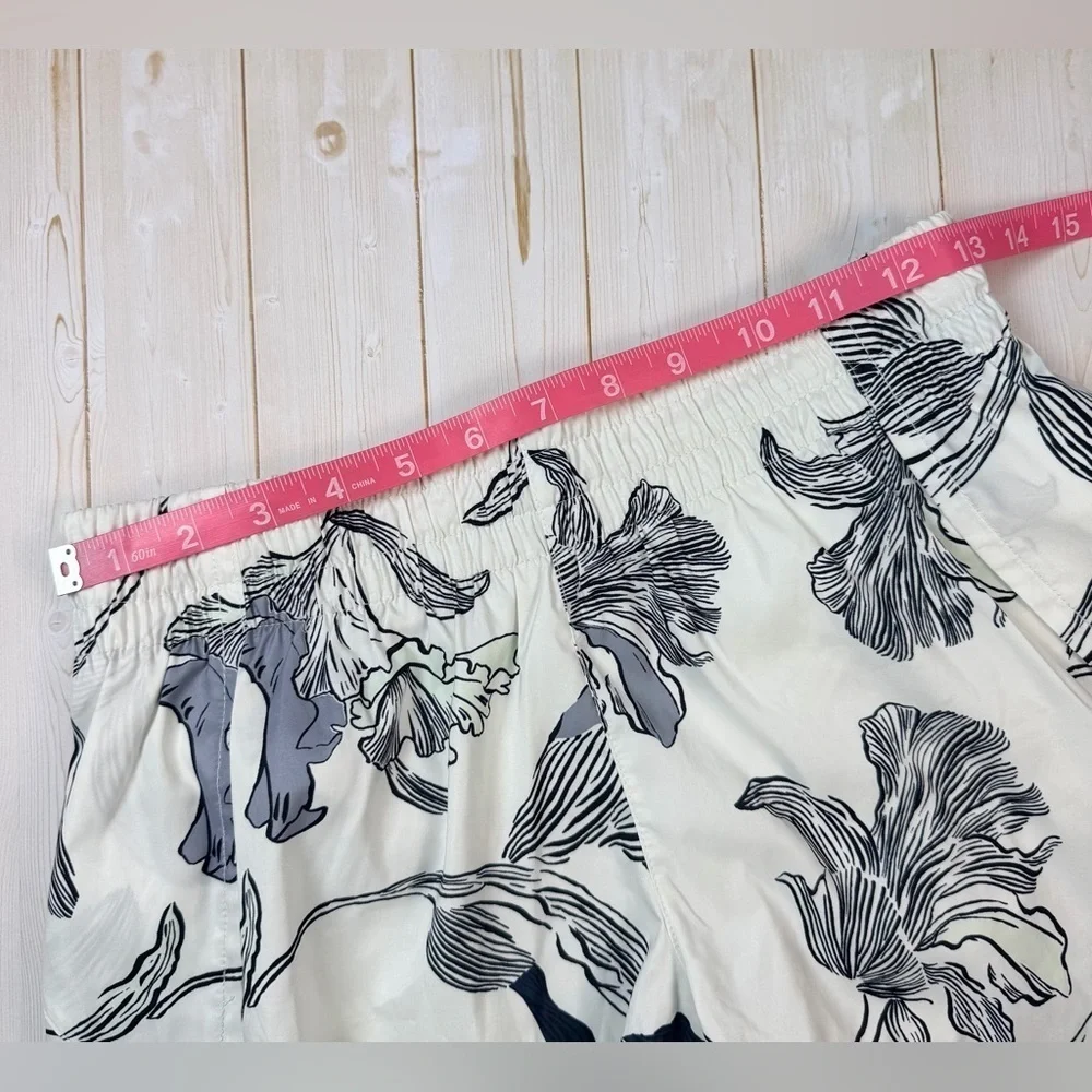 Athleta Print Racer Run Short in Floral Nouveau Size XS